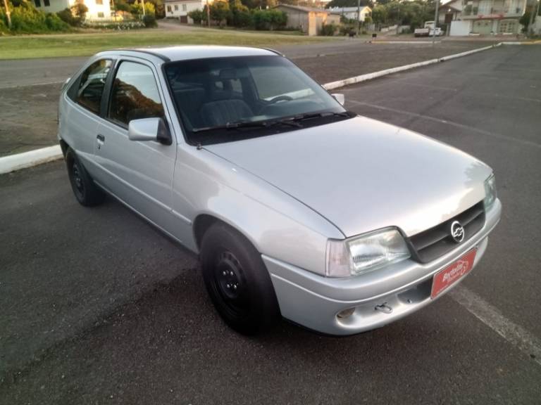 CHEVROLET - KADETT - 1997/1998 - Prata - R$ 16.000,00