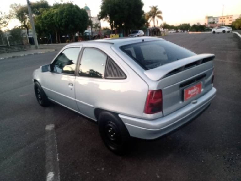 CHEVROLET - KADETT - 1997/1998 - Prata - R$ 16.000,00
