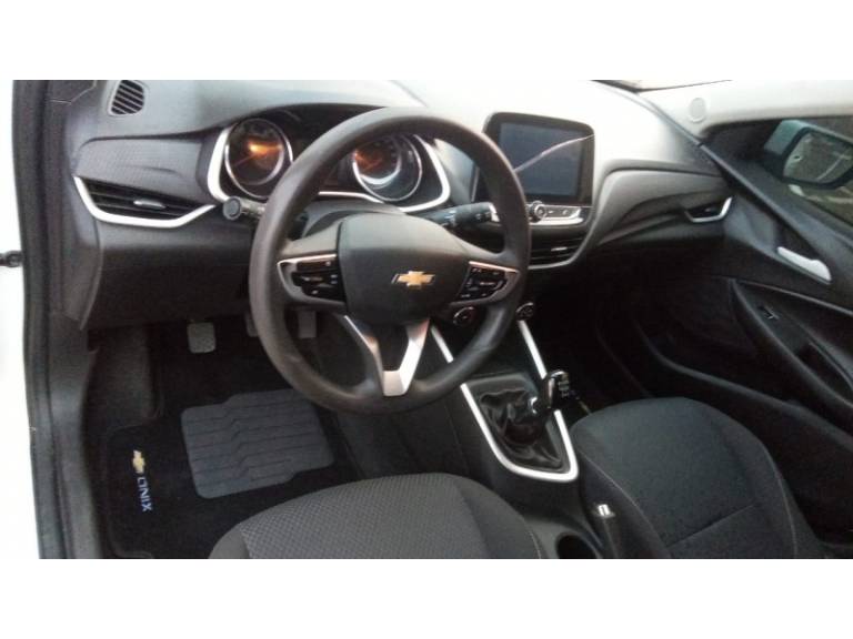 CHEVROLET - ONIX - 2021/2022 - Branca - R$ 67.900,00