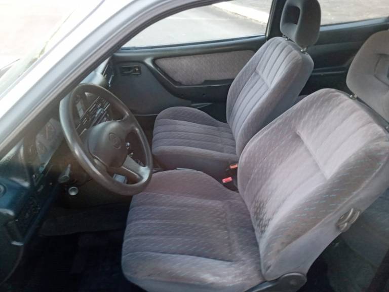 CHEVROLET - KADETT - 1997/1998 - Prata - R$ 16.000,00