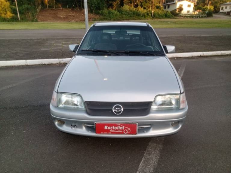 CHEVROLET - KADETT - 1997/1998 - Prata - R$ 16.000,00