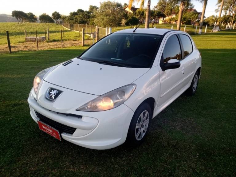 PEUGEOT - 207 - 2013/2014 - Branca - R$ 25.000,00